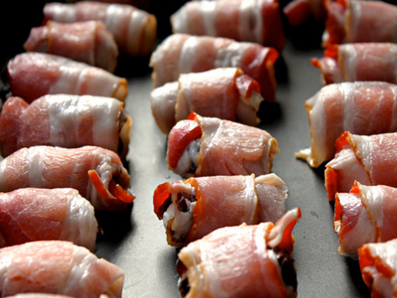 Little Piggies with Dates and Cheese